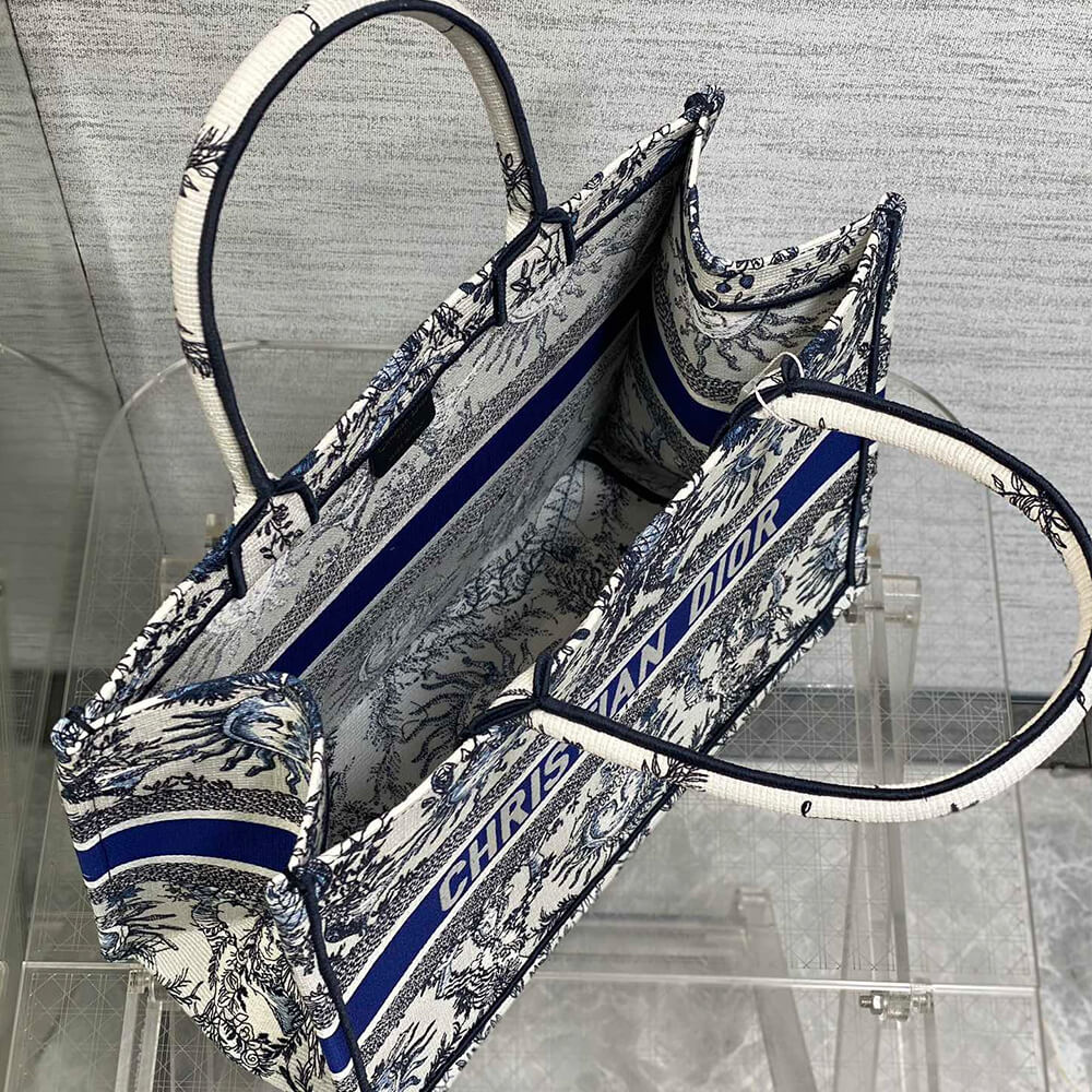 medium D*or book tote