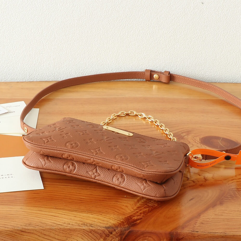 LV Liv Pochette