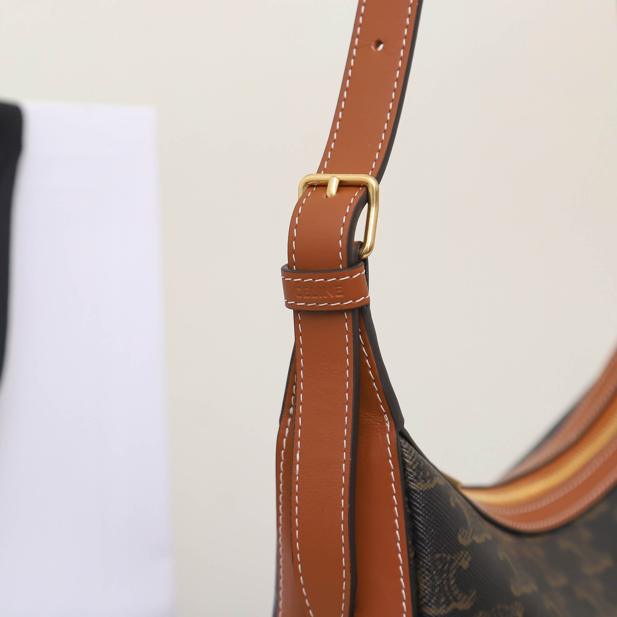Ce**e heloÏse triomphe logo printed calfskin small bag