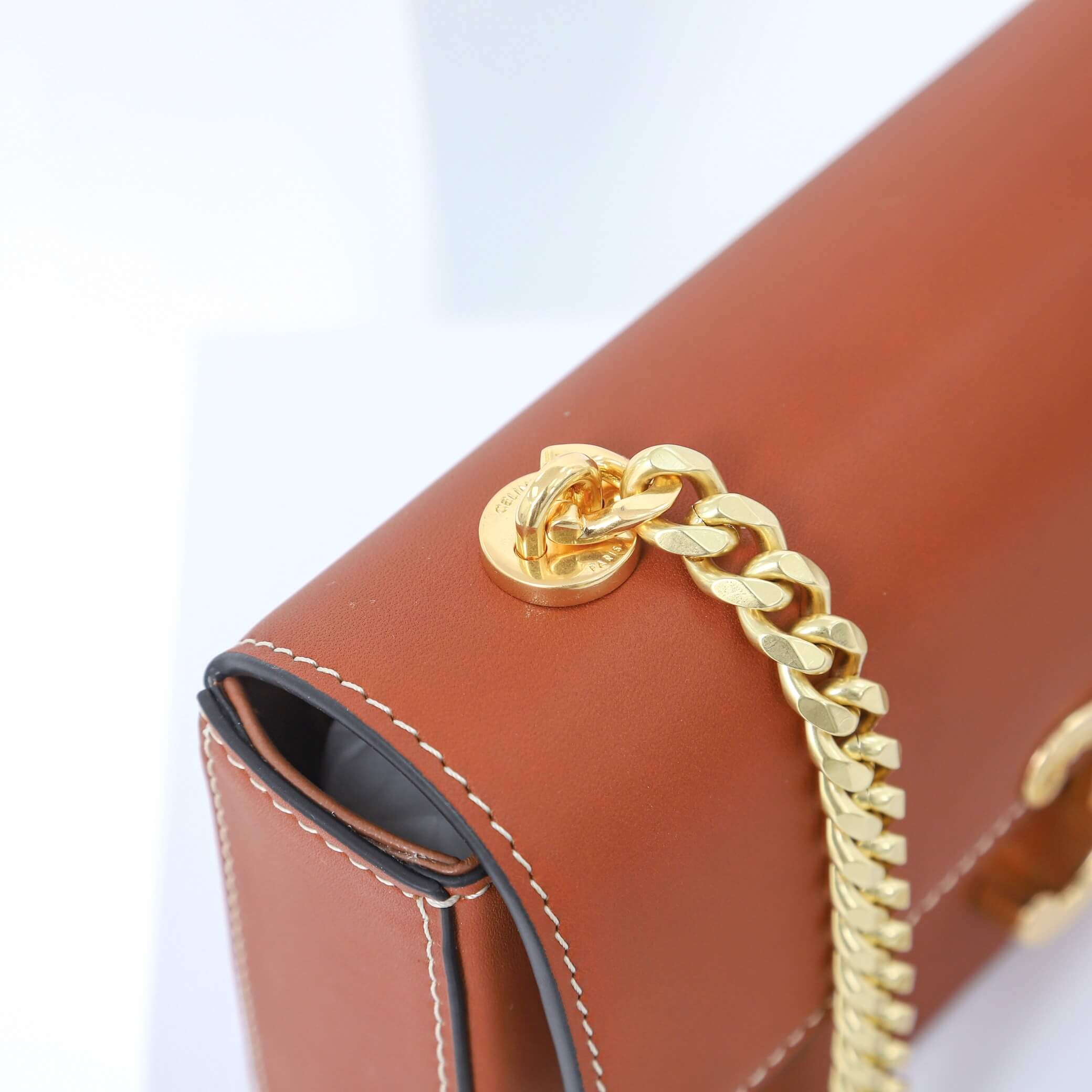 Ce**e claude shiny cowhide leather chain shoulder bag